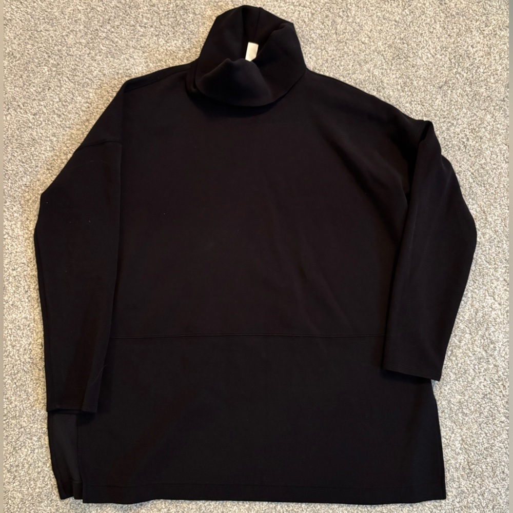 Women’s Black Spanx top. Very comfortable and versatile.
Smoke free home